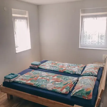 Creek House Apartment