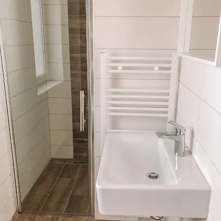Creek House Apartment *
